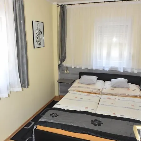 Gyenesi Virag Daire