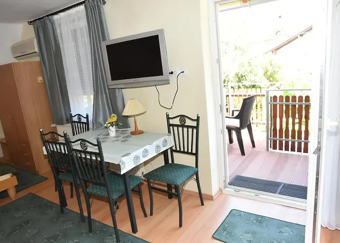Virag Apartment Gyenesdias